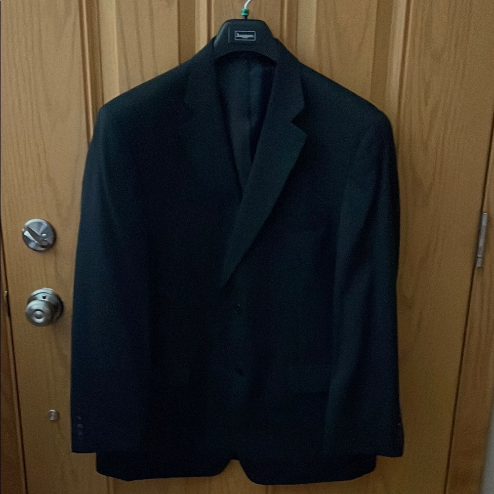 Haggar Black Sport Coat Classic Notched Lapel 44R with 2 button closure